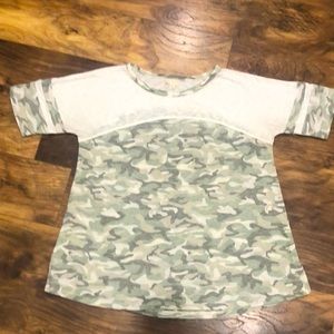 Women’s oversized camo baseball tee